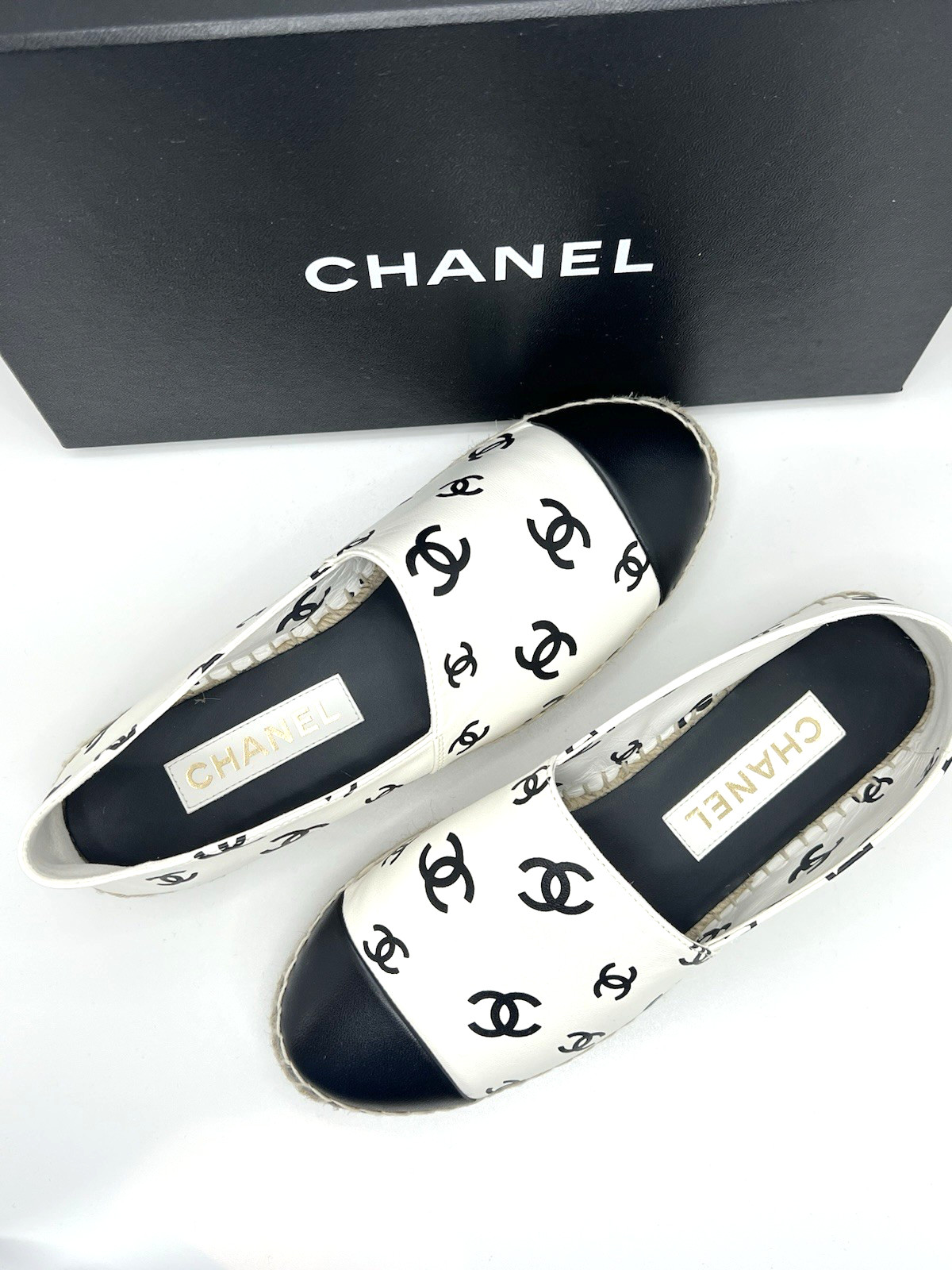 BNIB RARE SOLD OUT Chanel CC Logo Black White Lambskin Leather Espadrilles Sz 38 image 6