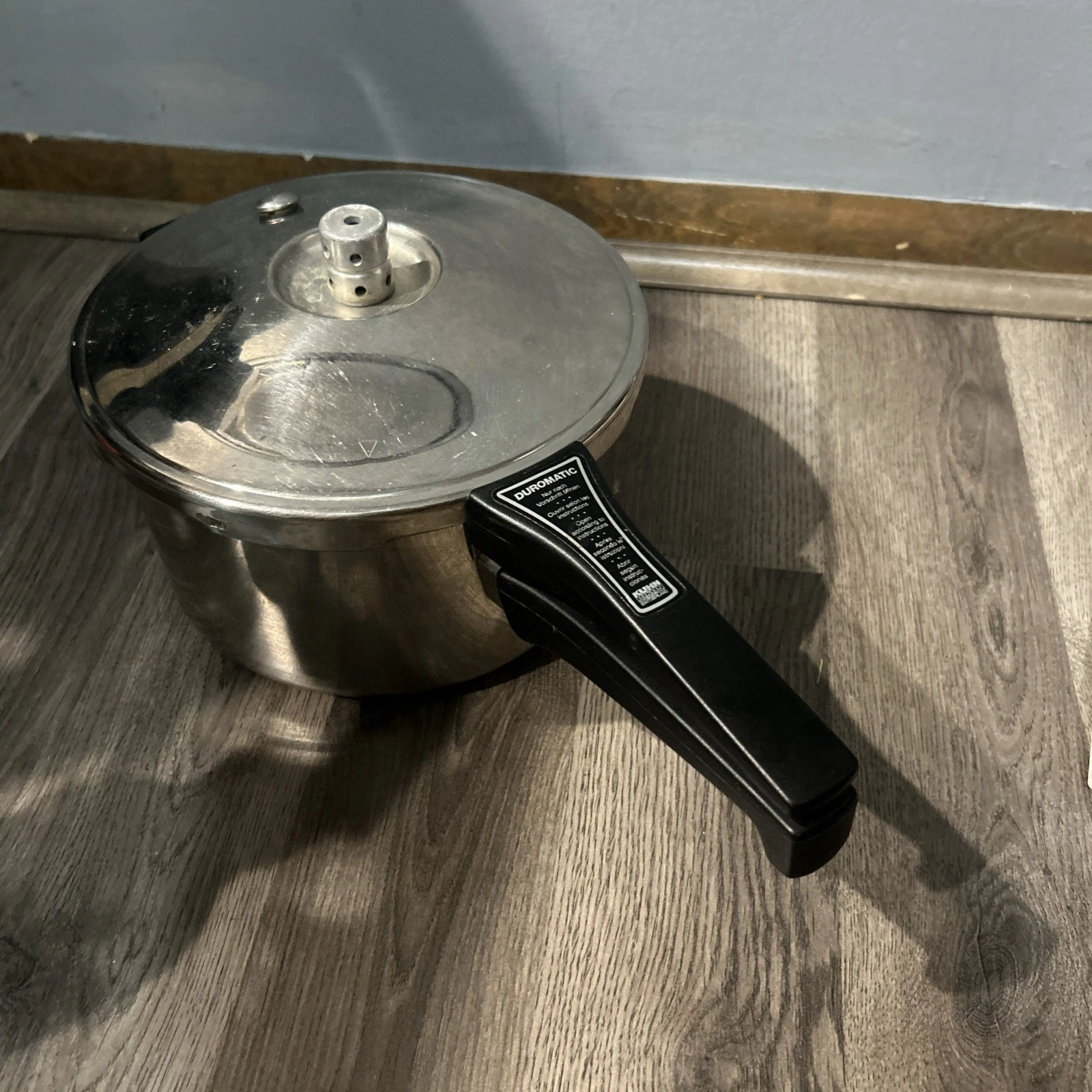 Kuhn Rikon Duromatic Pressure Cooker Stove Top 2.5L Stainless Steel Swiss 3039
Opens in a new window