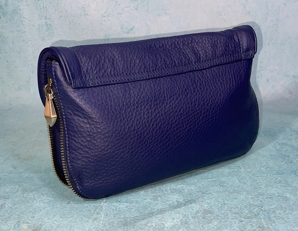 Pour La Victoire 手包 软蓝色皮革 金色拉链 复古 完好 — 第 2/4 张图片