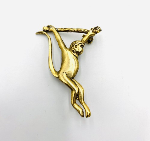 Vintage Gold Tone Brooch Pin Monkey Hanging Form A Tree Branch E2 - Picture 2 of 5