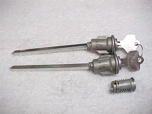 Kenworth Ignition Lock NEW Ignition & Door Lock Set For Kenworth / Peterbilt Trucks – 2 Large Keys AFTERMARKET KEY SET 100336 - Foto 2