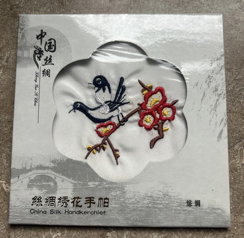 NEW Authentic Chinese Silk Handkerchief 9.25” White Embroidered Birds & Flowers - 第 1/4 張圖片