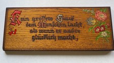 Holzbild "Kein gr&ouml;&szlig;eres Gl&uuml;ck ..." Spruch 50er J. o. fr&uuml;her 11x30 cm Handgemalt