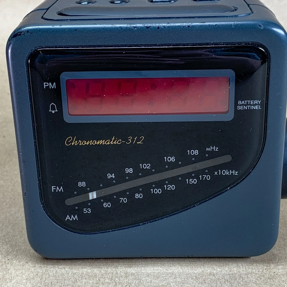 Radio Shack Chronomatic 312 Vintage Alarm Clock AM/FM Radio Works - Image 2 of 4
