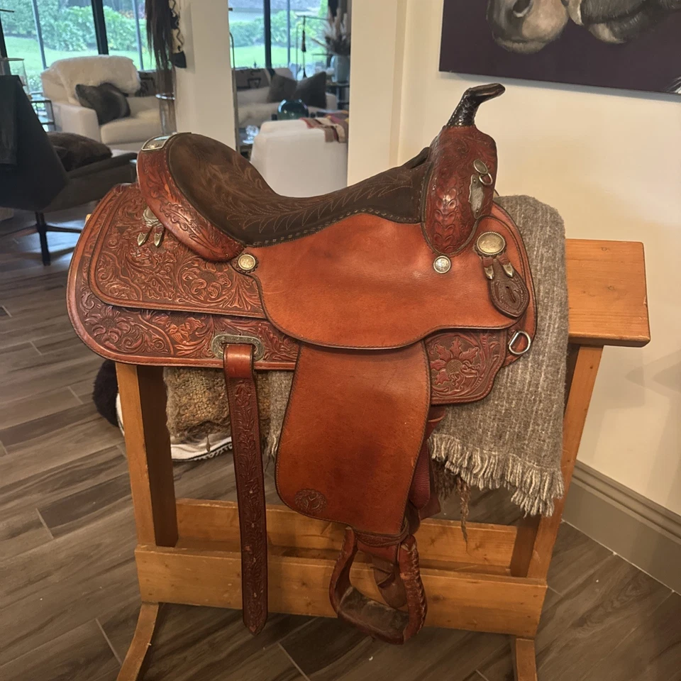Circle Y Brand cutting and reining western Saddle, 16 In. Great Condition! - Image 2 of 4