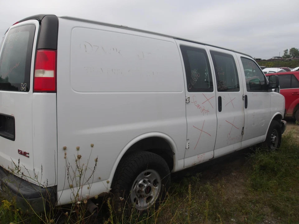 Espejo retrovisor interior delantero central usado se adapta a: furgoneta GMC Savana 2500 2014 delantera Foto 4 de 4