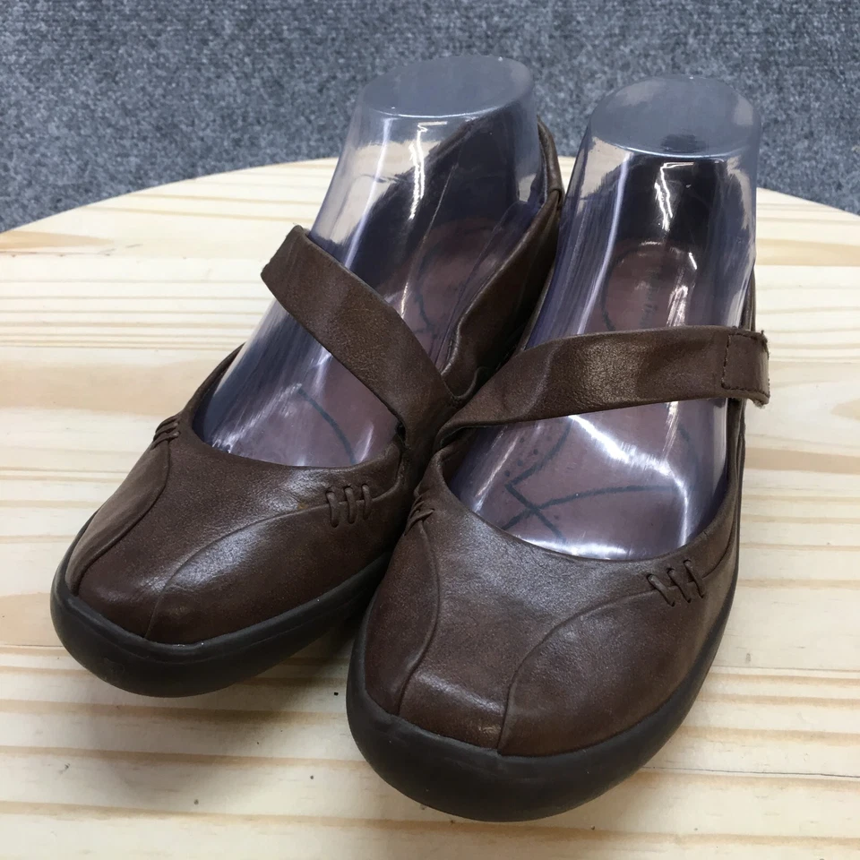 Zapatos Bare Traps para mujer 7 M Landon Mary Jane planos marrón imitación cuero gancho y bucle Foto 3 de 4