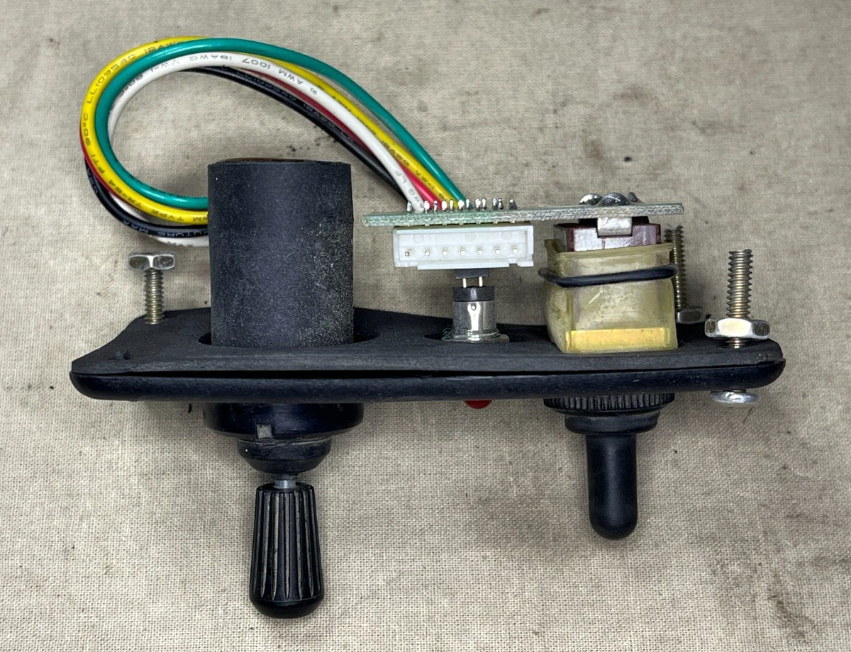 MRAP MAXXPRO IBIS TEK 2210-300-022800 Electric Light Control
