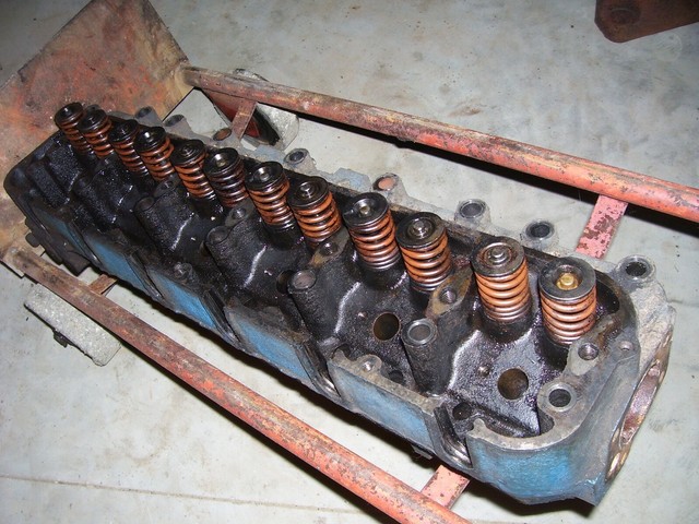 VINTAGE FORD 6000 COMMANDER ? DIESEL TRACTOR - ENGINE HEAD ASSEMBLY | eBay