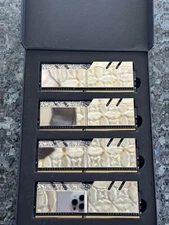 G. Skill Trident Z Royal Series DDR4 RAM 32 GB (4x8) 3200 mHz