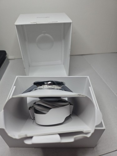 Google Pixel Watch 41mm polerowane srebrne etui ze stali nierdzewnej z węglem drzewnym używane - Zdjęcie 2 z 5