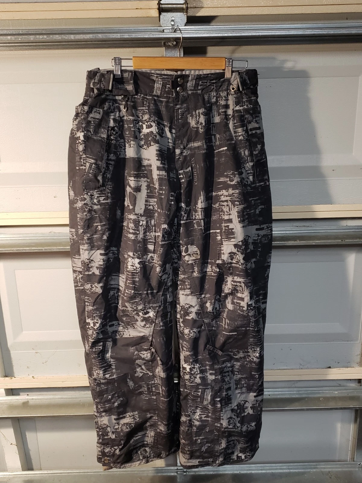 686 Snowboard / Snow Pants Large Two Tone Gray Ankle Snaps Adjustable Waist
