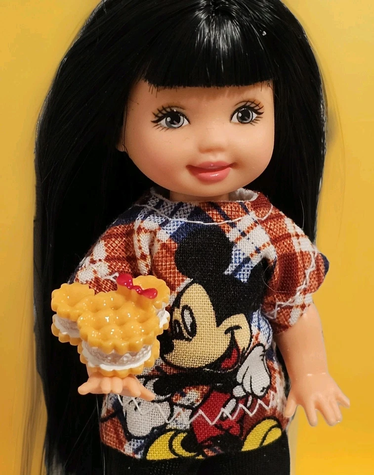 MUÑECA KELLY 5 piezas de pelo negro en PANTALONES MINNIE MOUSE ÚNICOS + TOP CON ZAPATOS Y MinnieCookie Foto 3 de 4