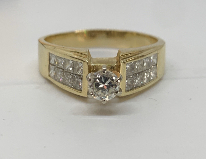 14k yellow gold round apx .38ct diamond ring (apx 2cttw)