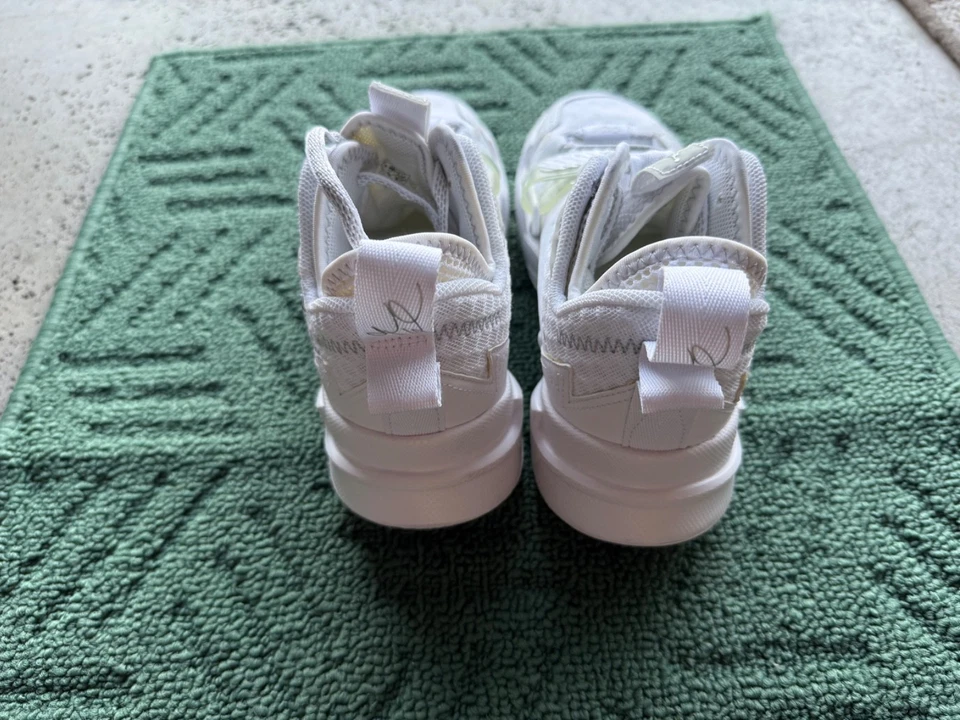 Nike Jordan Why Not Zero.3 GS Triple Blanco Talla 4Y Zapatos CD5804-103 Foto 4 de 4