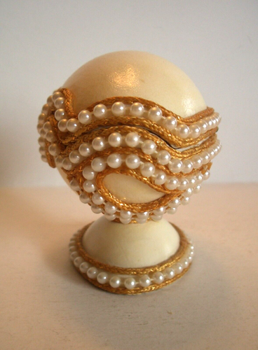 Vintage Handmade Egg Trinket Chest Beautifully Decorated With Pearls & Gold - Picture 5 of 9