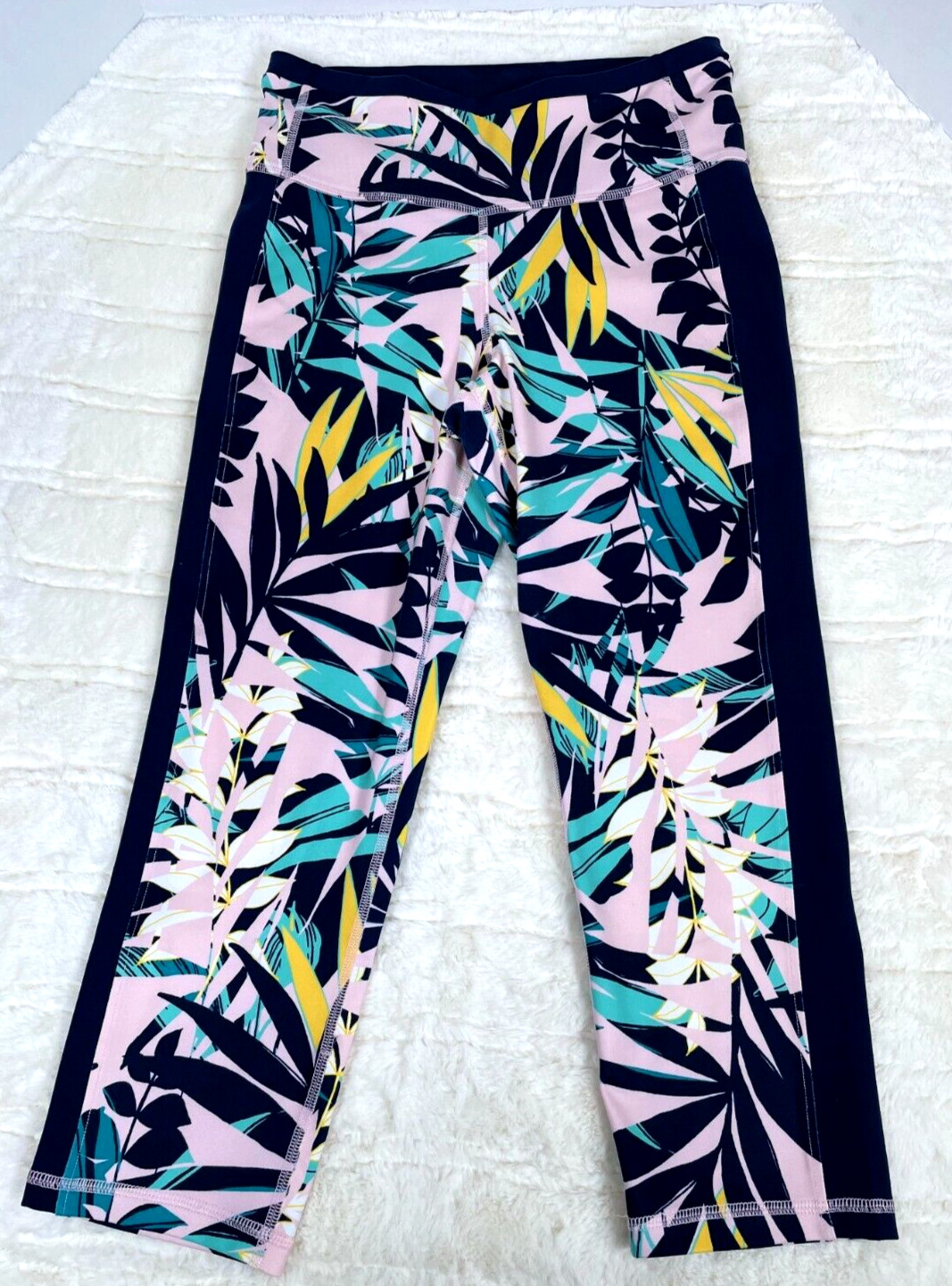 Old Navy Active Leaf Pattern Cropped Legging Size… - image 1