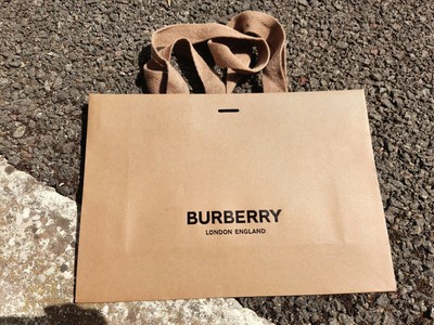 outfits with burberry scarf