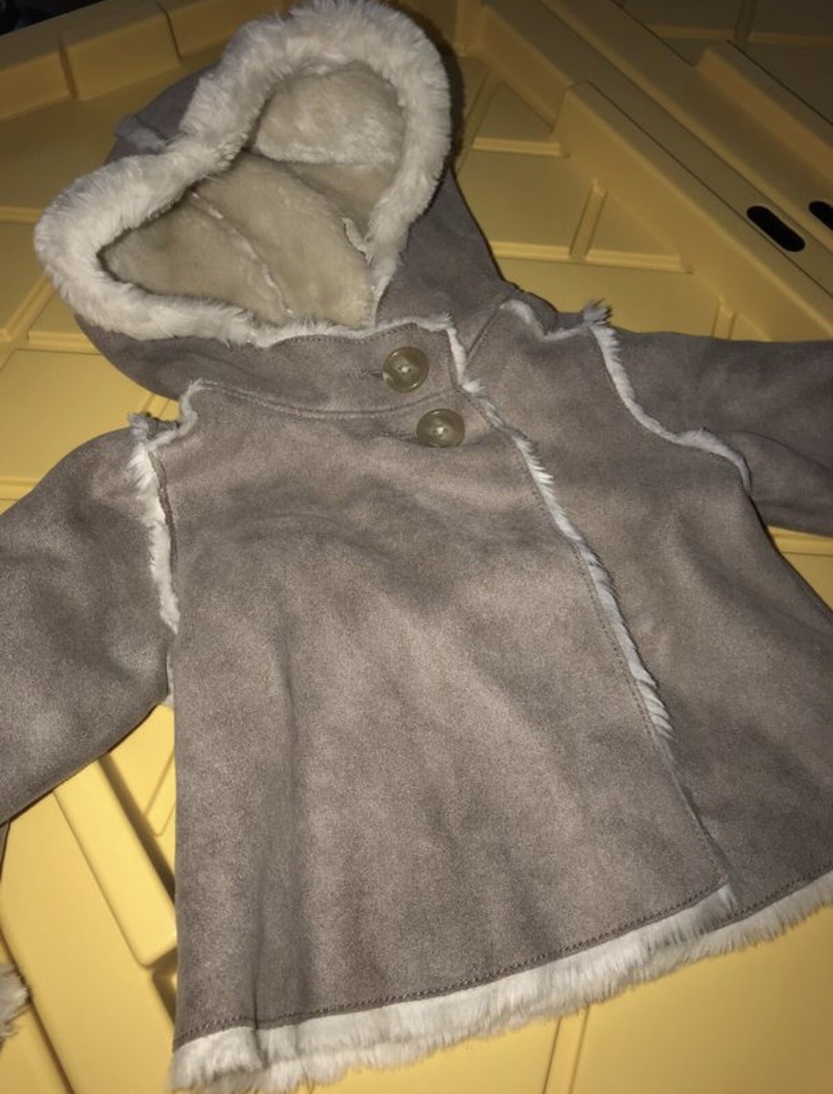 Manteau/Veste En Fausse Fourrure BABY GAP Taille 6-12 Mois Fille - Style Daim | Occasion Très Bon État