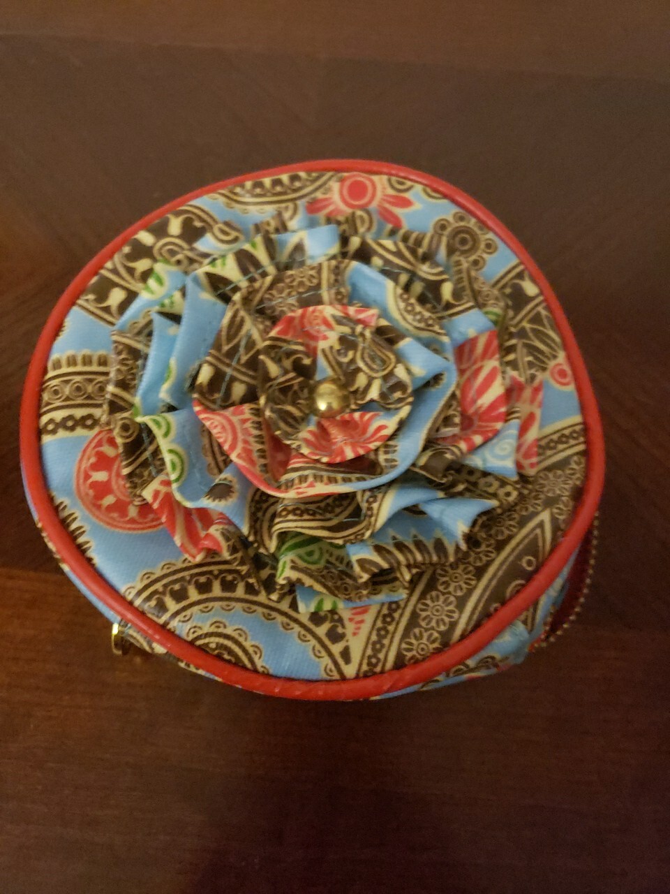 MUD PIE Red, Turquoise ZIP AROUND Travel JEWELRY BOX CASE 5&rdquo; Round EUC