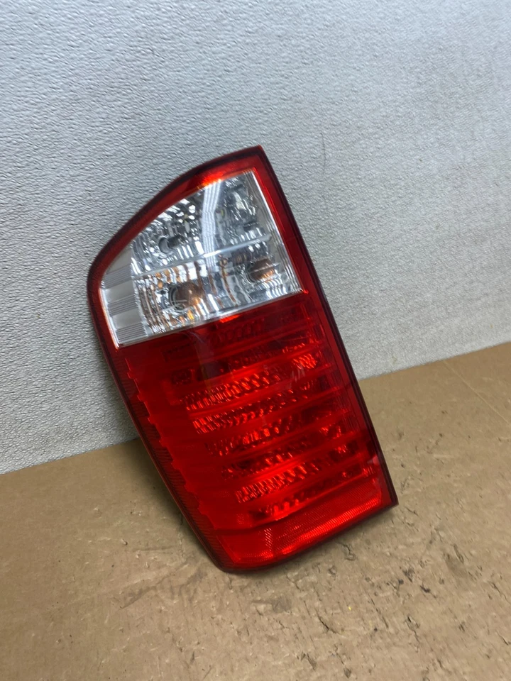 Luz trasera lateral izquierda para conductor Kia Sedona 2007 a 2010 OEM V5803 DW Foto 3 de 4