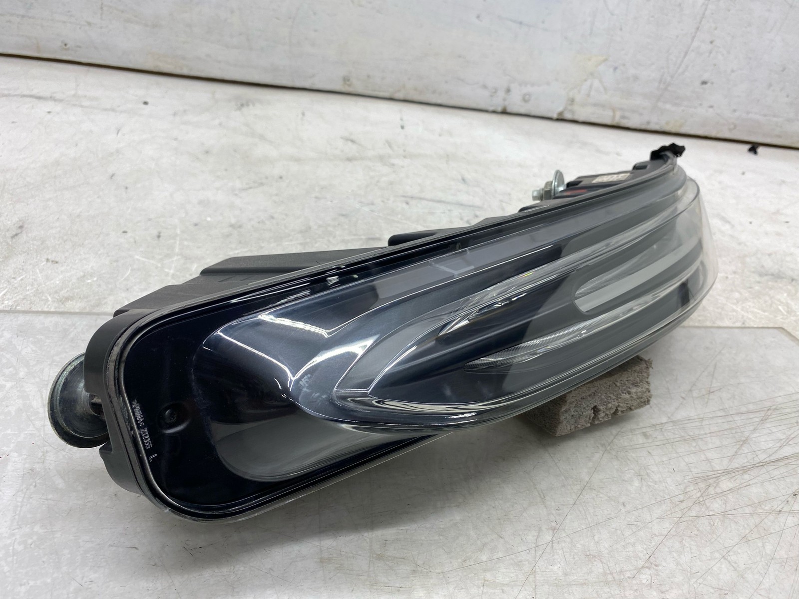 2020-2025 ASTON MARTIN DBX OEM LH LEFT REAR PANEL TAIL LIGHT LAMP MY83-13405-DD