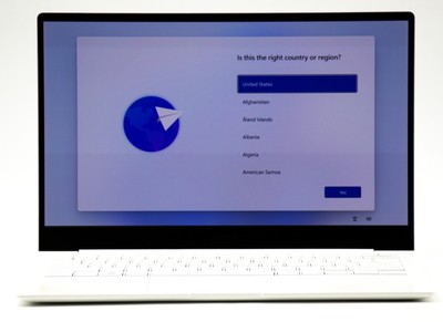 Samsung Galaxy Book2 Pro 13.3'' AMOLED - i5 1240P - 8GB RAM - 256GB SSD - White