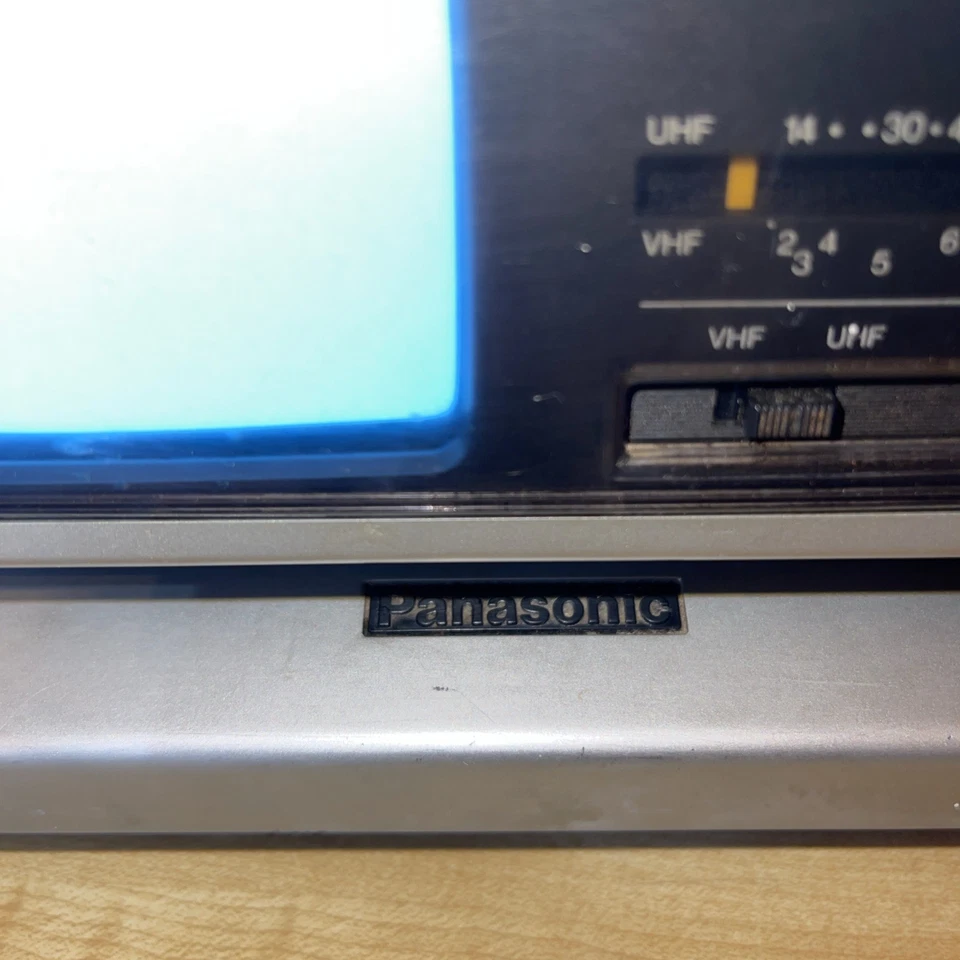 Panasonic BiSider TR-4060P Reloj Despertador TV Plegable AM/FM Foto 4 de 4