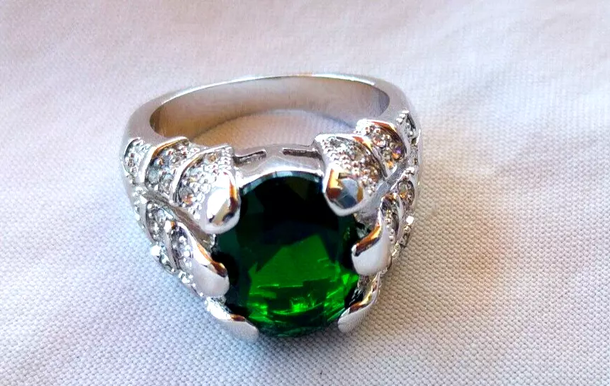 JOLIE BAGUE POUR FEMME BLANC 10k GOLD FIlLeD Avec pierres