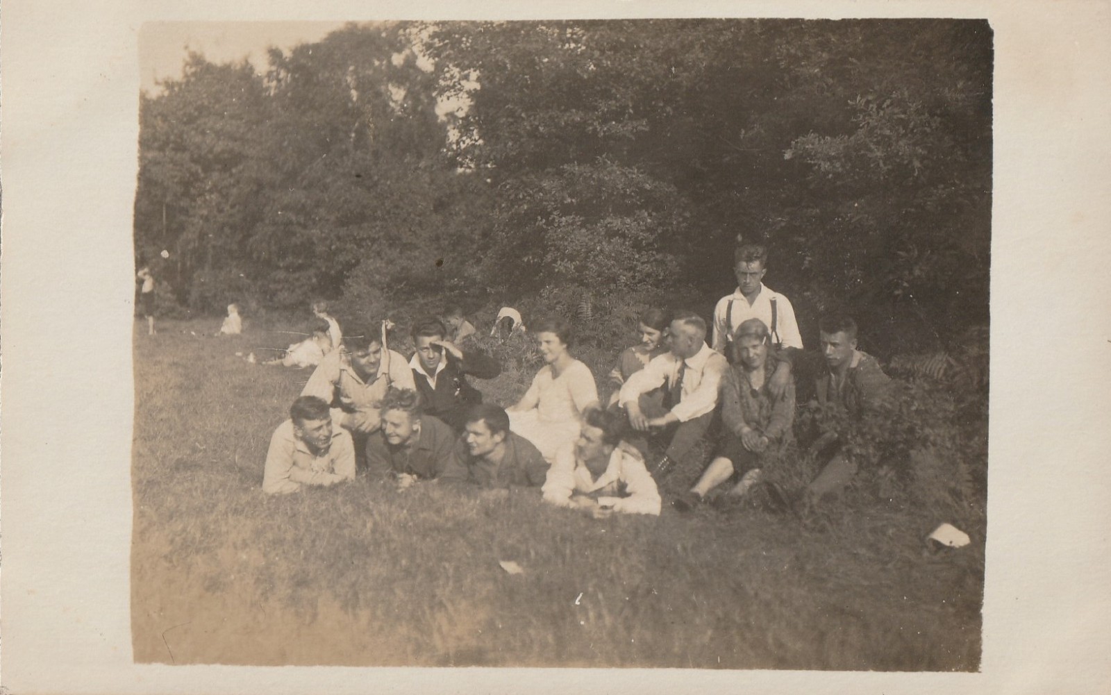 Foto AK Familien Gruppenfoto Mode Momentaufnahme