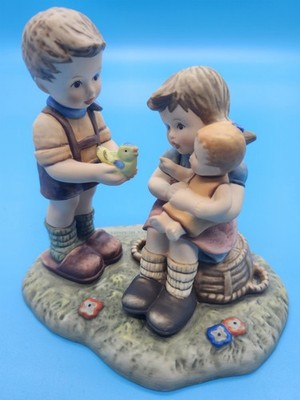 Goebel Hummel Time to Play Figurine BH 80 1999