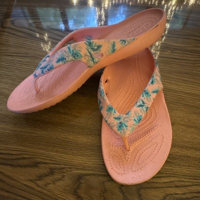 Crocs Women's Pink Floral Thong Flip Flop Sandals Slip On Logo US 9