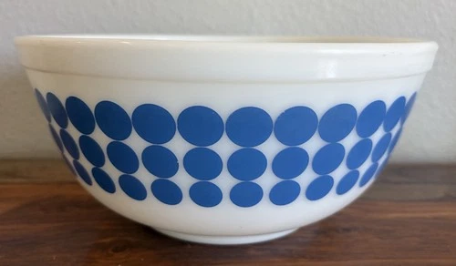 Vintage Pyrex Blue Polka Dot #403 Nesting 2.5 Qt Mixing Bowl 8.75”x 4”