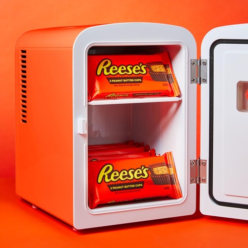 REESE'S Milk Chocolate Peanut Butter Cups, Candy 1.5 Ounce (Pack of 36) - Picture 4 of 6