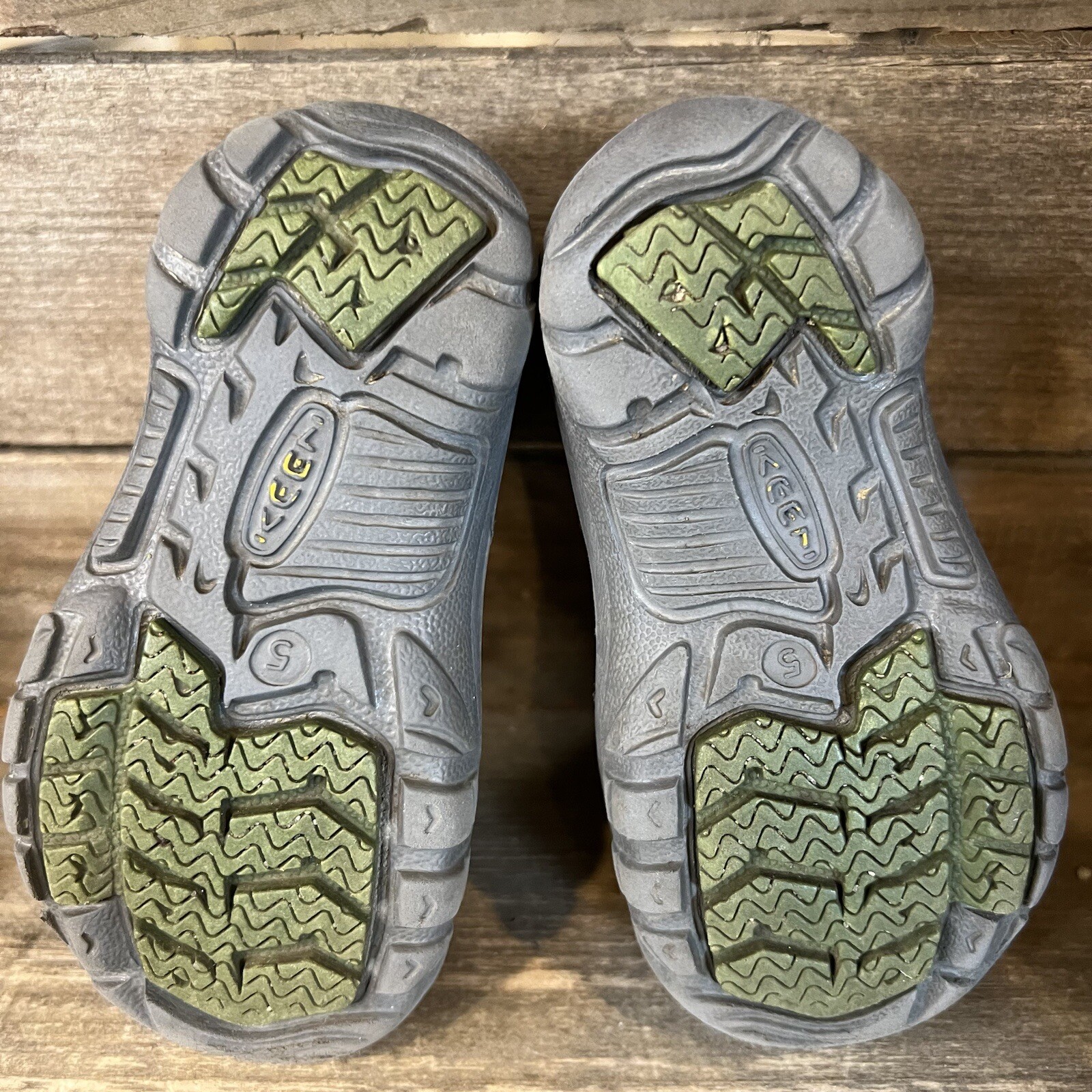 Sandali scarpe mimetiche impermeabili Newport H2 gomma Keen bambini taglia 5 C ottime condizioni