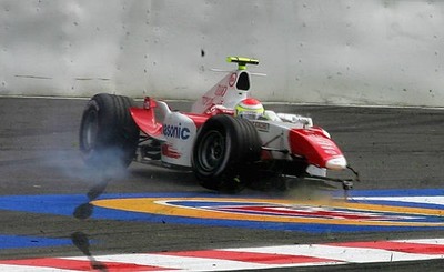 Ryan Briscoe of Australia Toyota crashes heavily at the practice - 2004 Photo 1