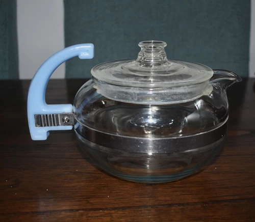 PYREX Flameware 6 Cup Glass Tea Pot Teapot 8126B Delphite Glass Handle