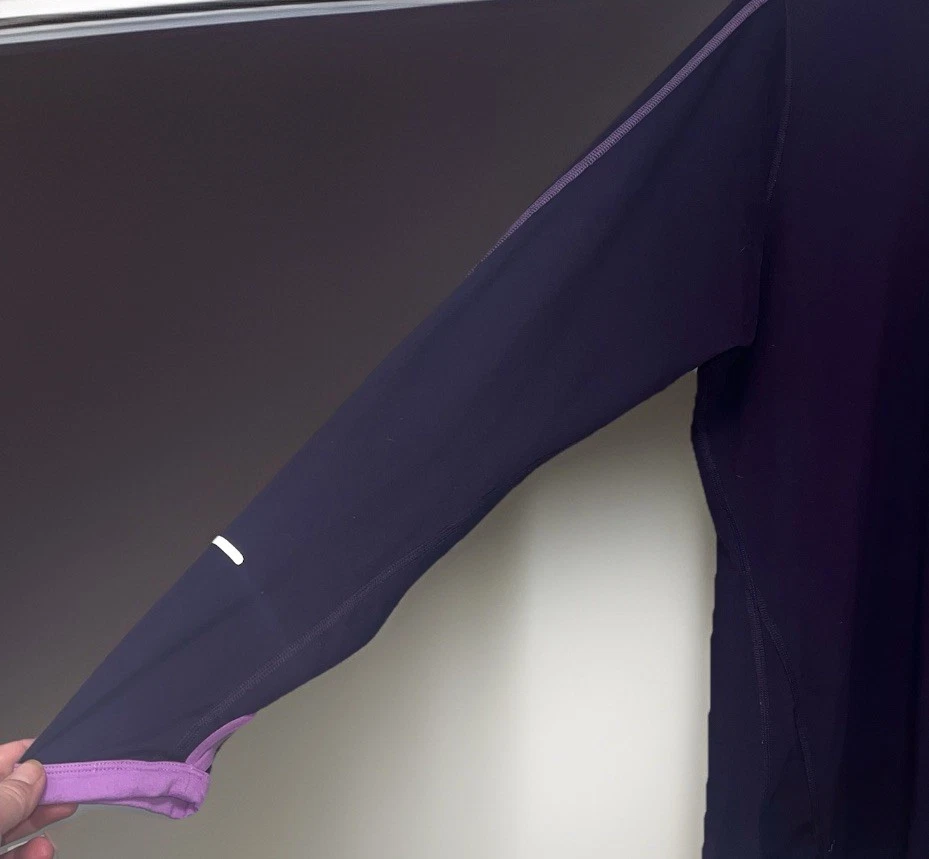 Paquete Nike para mujer: 2 camisas de correr con capucha púrpura/verde talla XL Foto 3 de 4