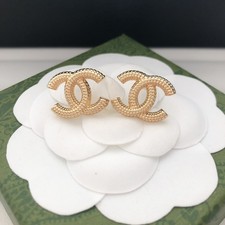 Hot Earrings Light Luxury High-End Design Simple Personality New Delicate