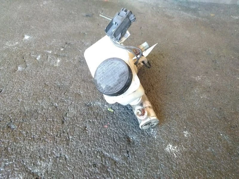 Cilindro maestro de freno con ABS compatible con 01-03 MAZDA PROTEGE 73435 Foto 2 de 4