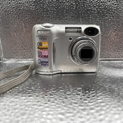 Nikon COOLPIX 4600 4.0MP Digital Camera - Silver