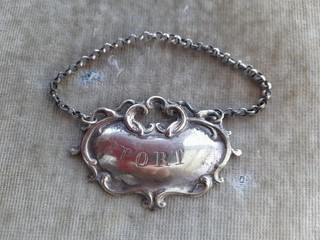 Lovely antique Port decanter label in good used condition.