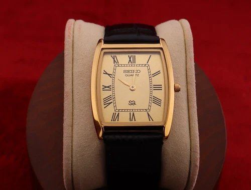 Vintage Men Seiko quartz Barrel-Tank Golden Dial ,Black leather Dress Watch