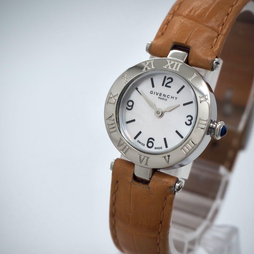 Authentic GIVENCHY women's shell silver white wat… - image 3