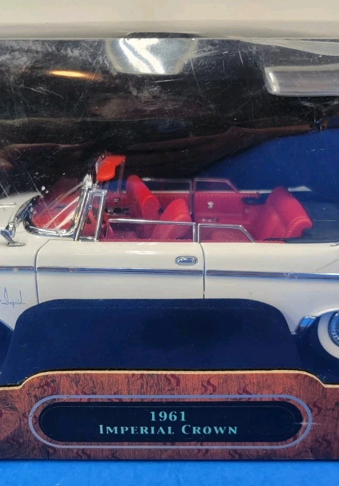 1961 IMPERIAL CROWN CONVERTIBLE, 1:18 Scale , SIGNATURE SERIES - Image 3 of 4