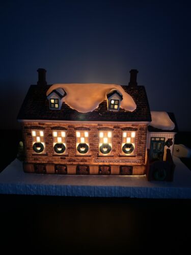 Department 56 Heritage Village Stoney Brook Town Hall Light Up Building VG