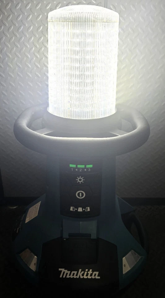 MAKITA БЕСПРОВОДНОЙ ПОРТАТИВНЫЙ ОБЛАСТИ/РАБОТА СВЕТА DML810 с 2 Makita 18v батареи - Изображение 4 из 4