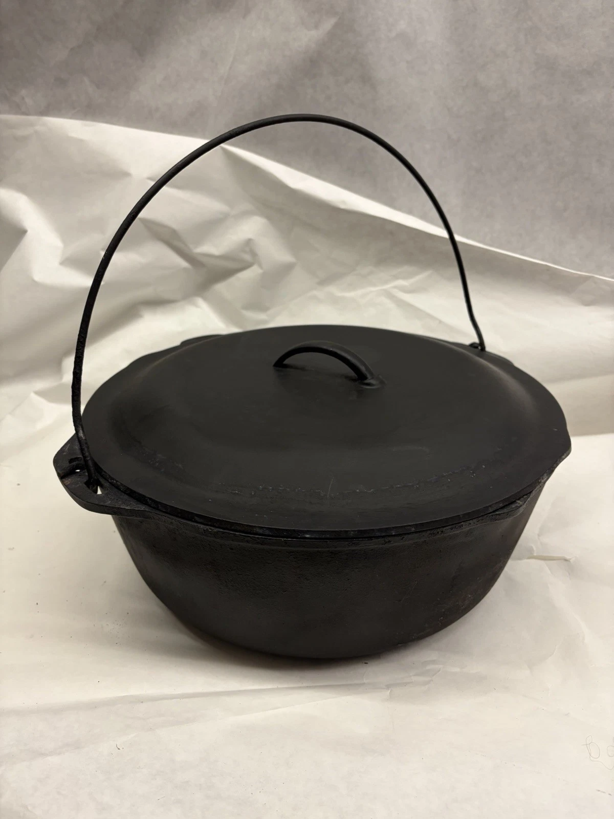 VINTAGE CAST IRON UNMARKED LODGE DUTCH OVEN 12 CAMP POT BAIL HANDLE, BASTING LID