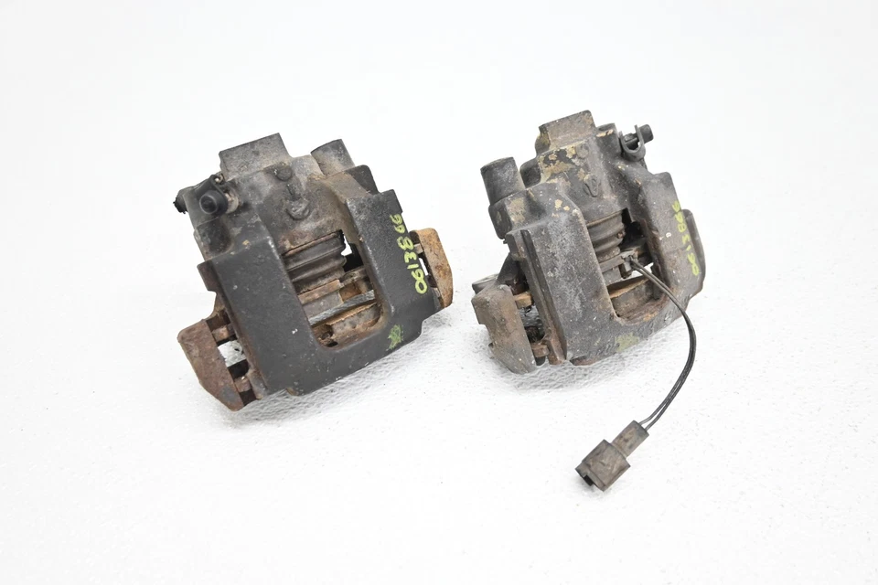 ⭐ 83-87 Bmw E24 6 系列前左右制动卡钳外壳鞋套装 Oem — 第 2/4 张图片