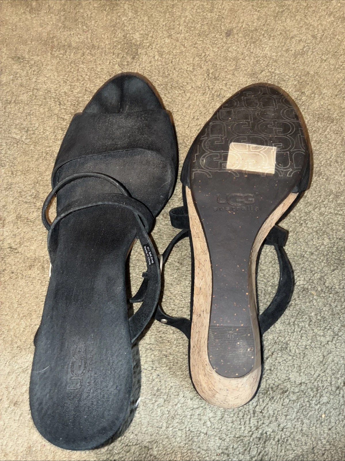 Sandali con zeppa scamosciati neri UGG taglia 11 leggermente indossati